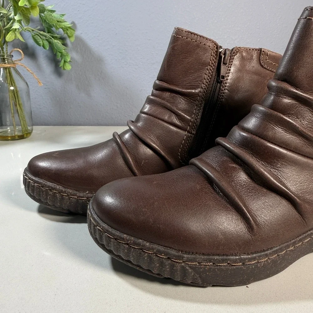 Clarks Caroline‎ Orchid Dark Brown Leather Ruched Ankle Boots Womens US 5
